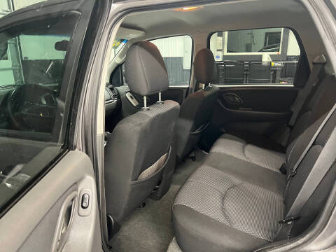 2005 Mazda Tribute s