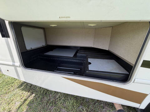 2017 Thor Motor Coach Freedom Elite