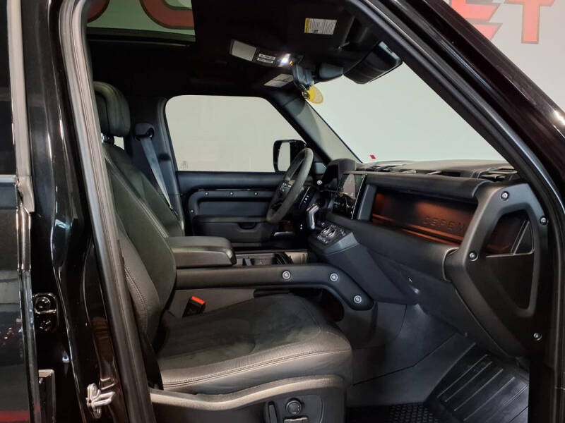 2023 Land Rover Defender 110 V8