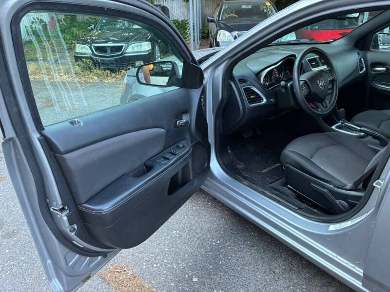 2013 Dodge Avenger SE