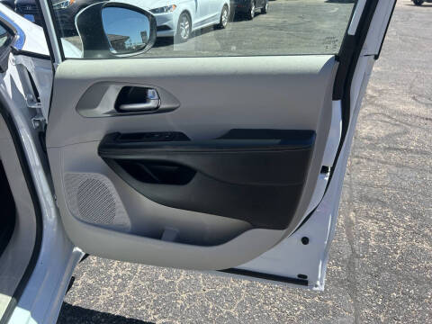 2023 Chrysler Pacifica Plug-In Hybrid Touring L