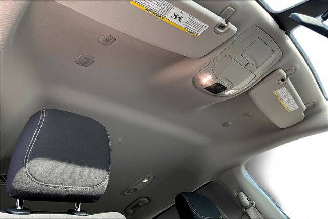 2022 Chrysler Voyager LX