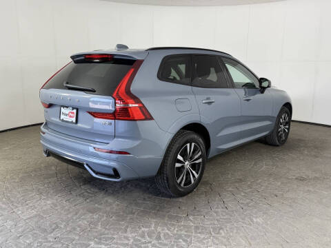 2024 Volvo XC60 B5 Core Dark Theme
