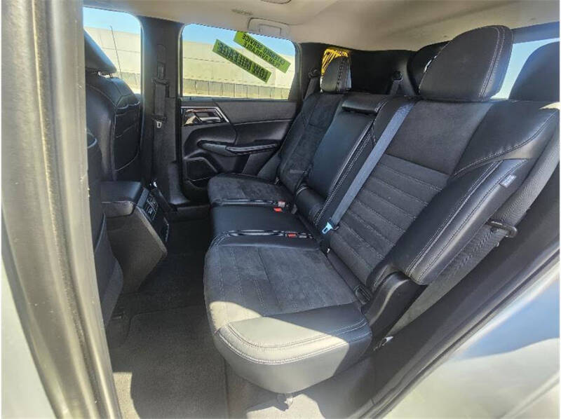 2023 Mitsubishi Outlander SE Special Edition