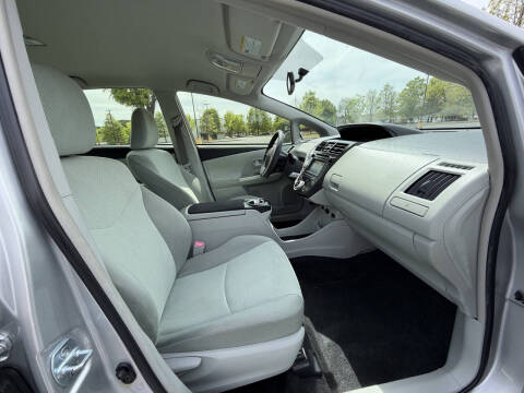 2013 Toyota Prius v Five