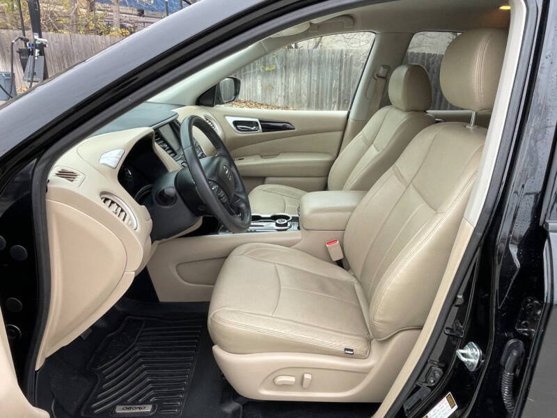 2017 Nissan Pathfinder SV