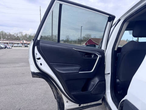 2020 Toyota RAV4 LE