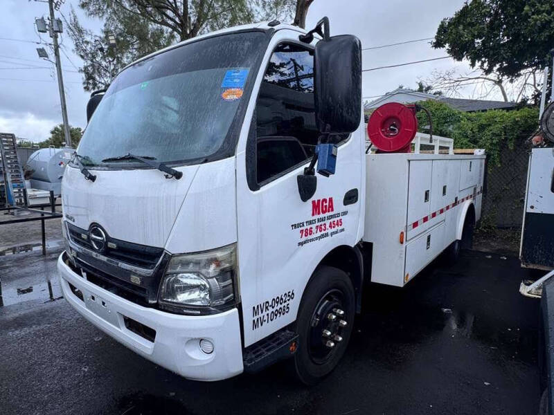 2015 Hino 195