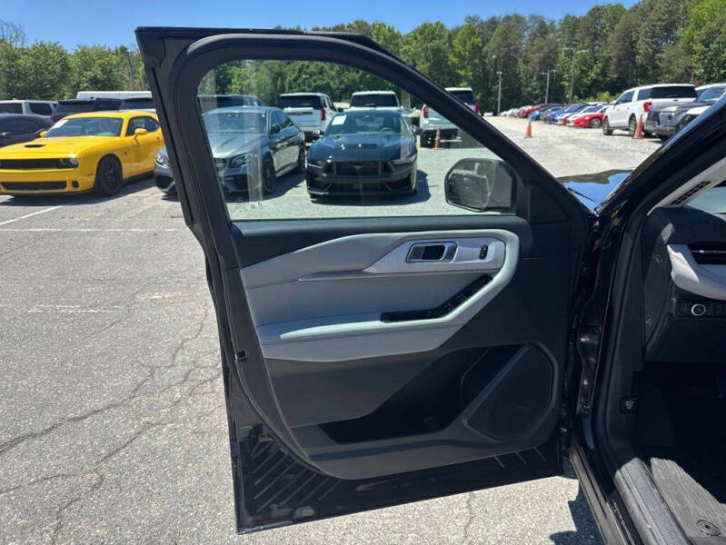 2025 Ford Explorer Active