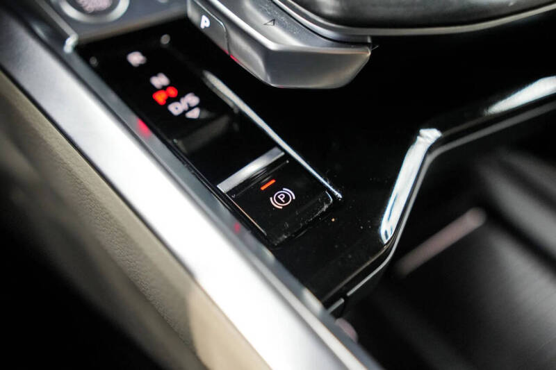 2019 Audi e-tron quattro Premium Plus