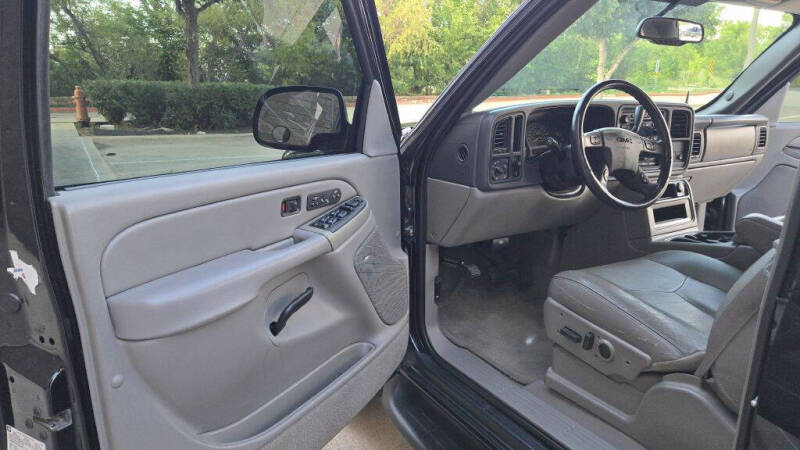 2004 GMC Yukon SLE - Photo 32
