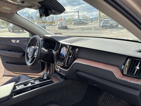 2024 Volvo XC60 B5 Plus Dark Theme