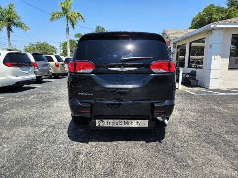 2023 Chrysler Voyager LX