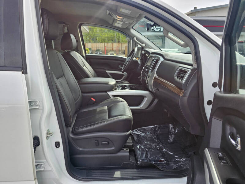 2017 Nissan Titan SL