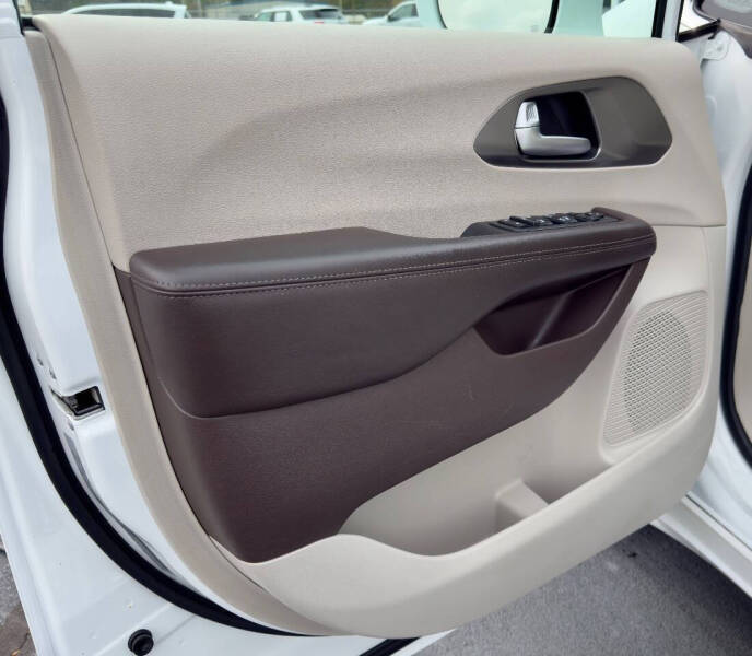 2017 Chrysler Pacifica Touring Plus