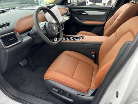 2025 VinFast VF8 Plus