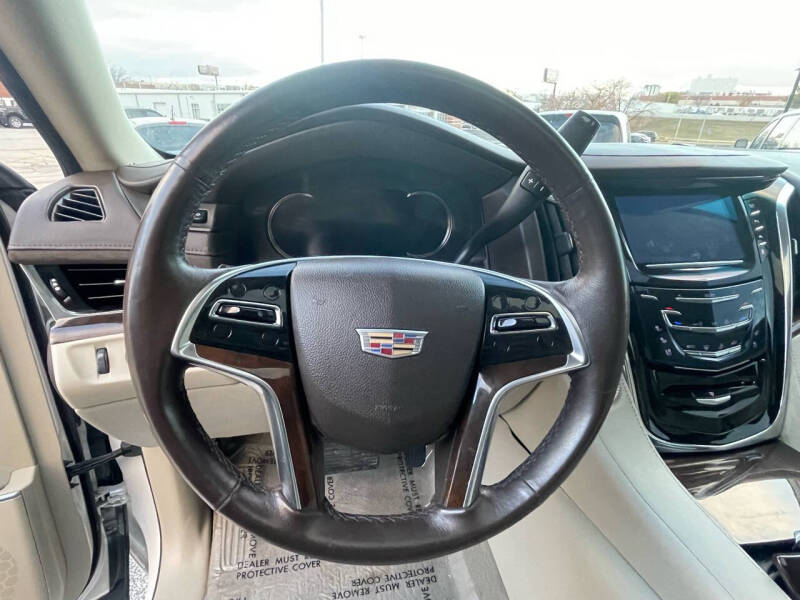 2016 Cadillac Escalade Luxury Collection