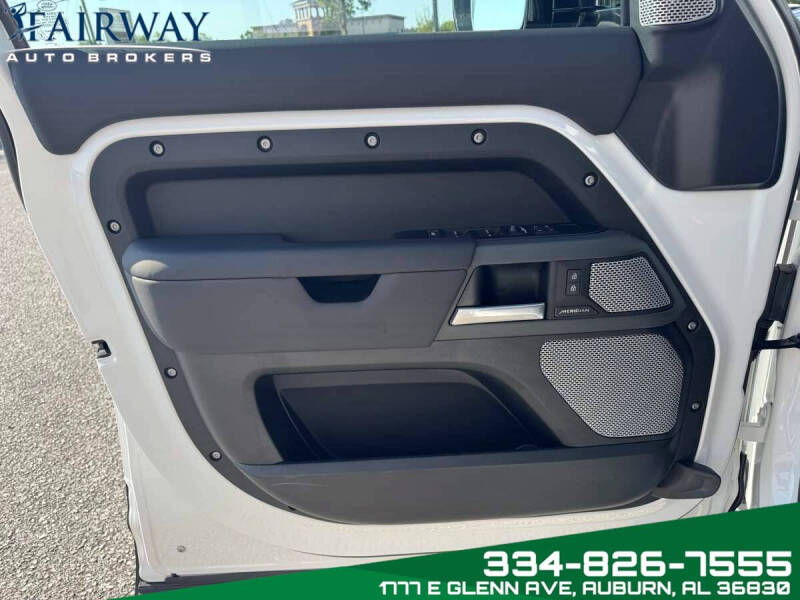 2024 Land Rover Defender 130 P400 X-Dynamic SE