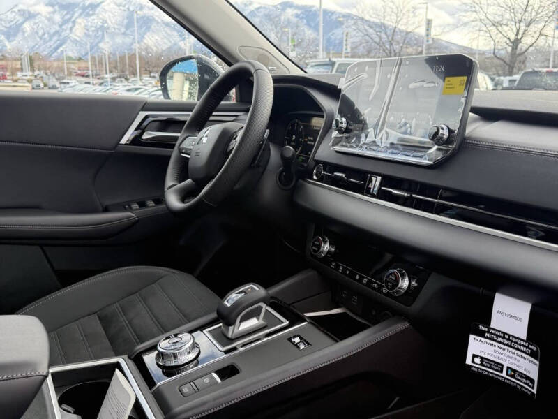 2025 Mitsubishi Outlander PHEV SE