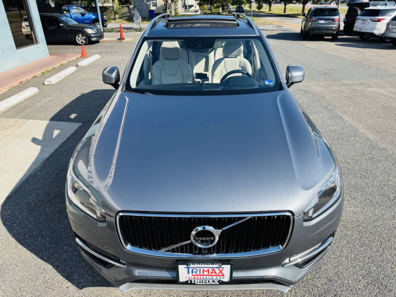 2016 Volvo XC90 T6 Momentum