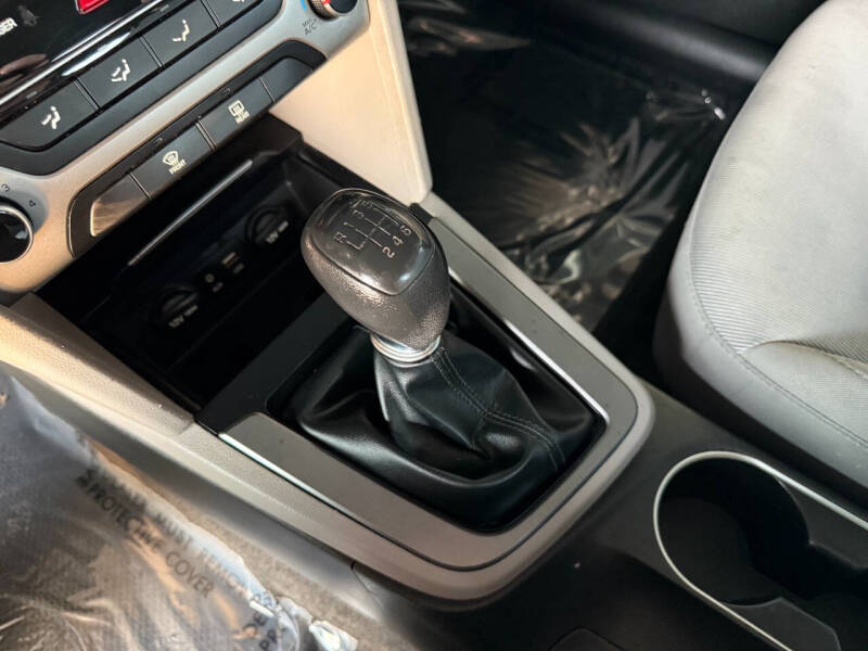 2018 Hyundai Elantra SE