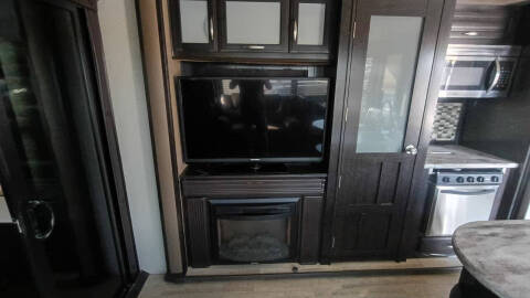 2015 Grand Design RV MOMENTUM 380TH