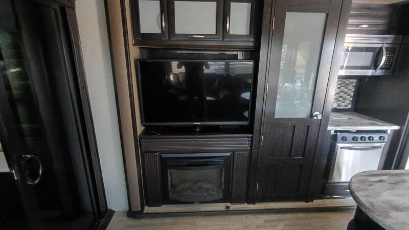 2015 Grand Design RV MOMENTUM 380TH