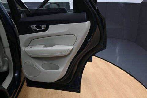 2023 Volvo XC60 B5 Plus Dark Theme
