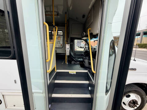 2017 Ford E-Series E-450 SD