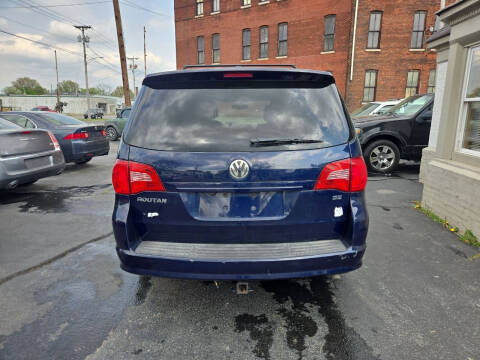 2013 Volkswagen Routan SE