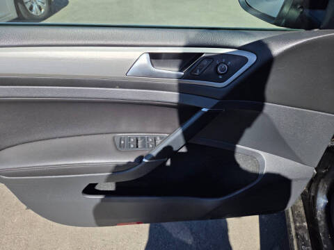 2015 Volkswagen Golf SportWagen