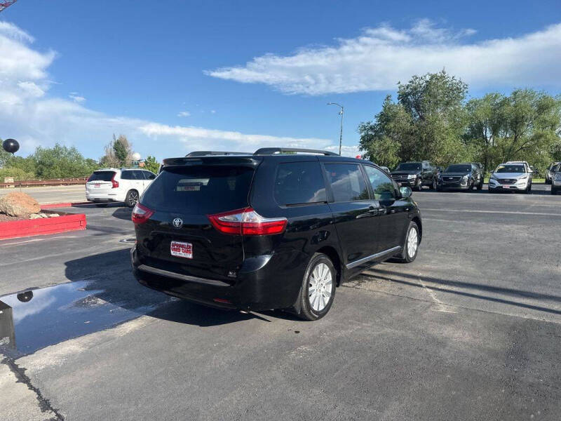 2017 Toyota Sienna XLE 7-Passenger
