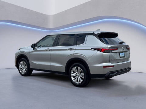 2025 Mitsubishi Outlander ES