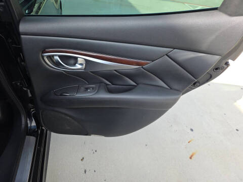 2015 Infiniti Q70 3.7