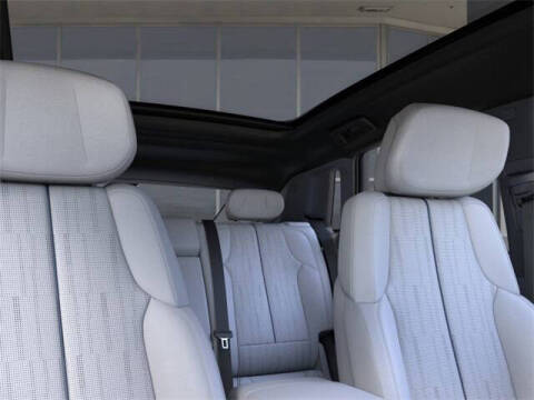 2024 Cadillac LYRIQ Luxury 1