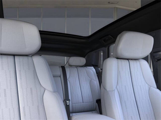 2024 Cadillac LYRIQ Luxury 1