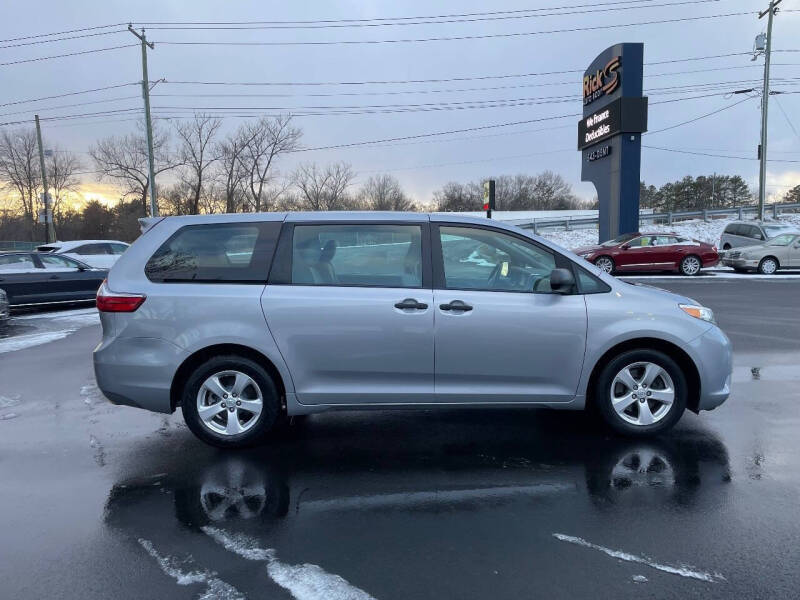 2017 Toyota Sienna L 7-Passenger