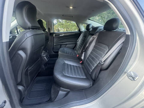 2015 Ford Fusion Hybrid SE