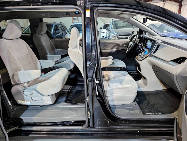 2020 Toyota Sienna LE 7-Passenger