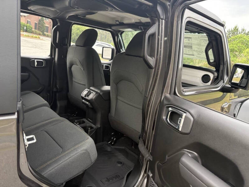 2025 Jeep Gladiator Sport