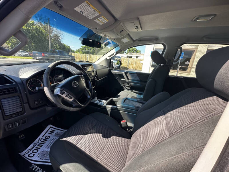 2014 Nissan Titan SV