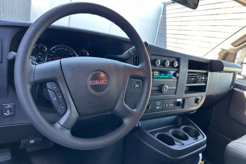 2025 GMC Savana 3500