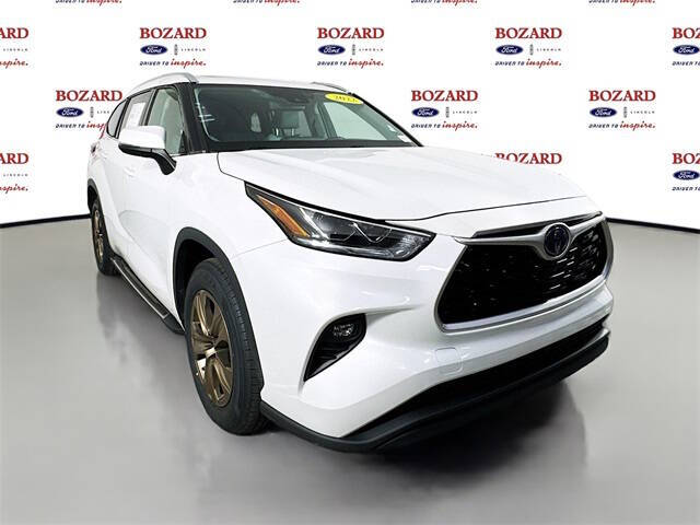 2022 Toyota Highlander Hybrid for sale at BOZARD FORD in Saint Augustine FL