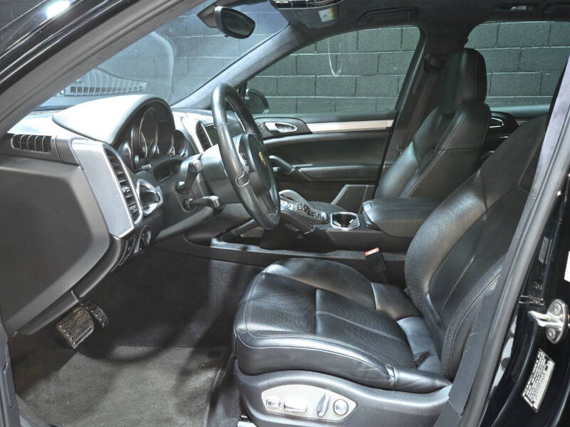 2013 Porsche Cayenne GTS