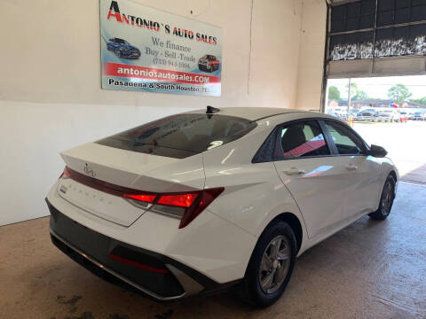 2025 Hyundai Elantra SE