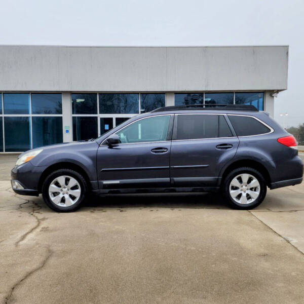 2011 Subaru Outback I Premium photo 1