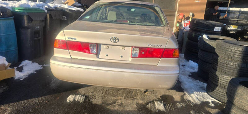 2000 Toyota Camry LE's photo