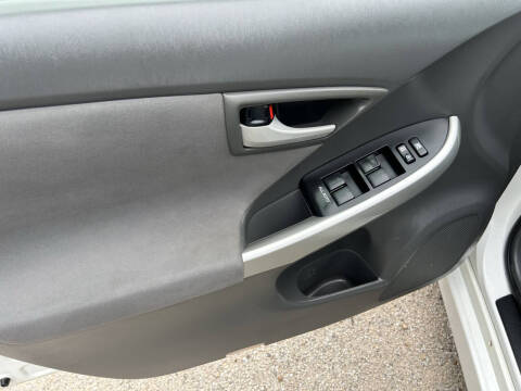 2010 Toyota Prius III