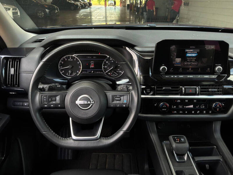 2025 Nissan Pathfinder SV