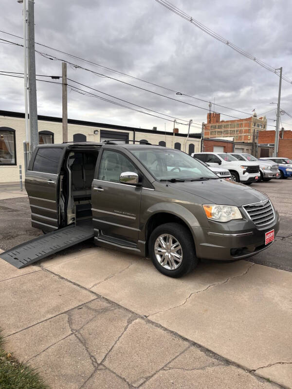 2010 Chrysler Town and Country Limited